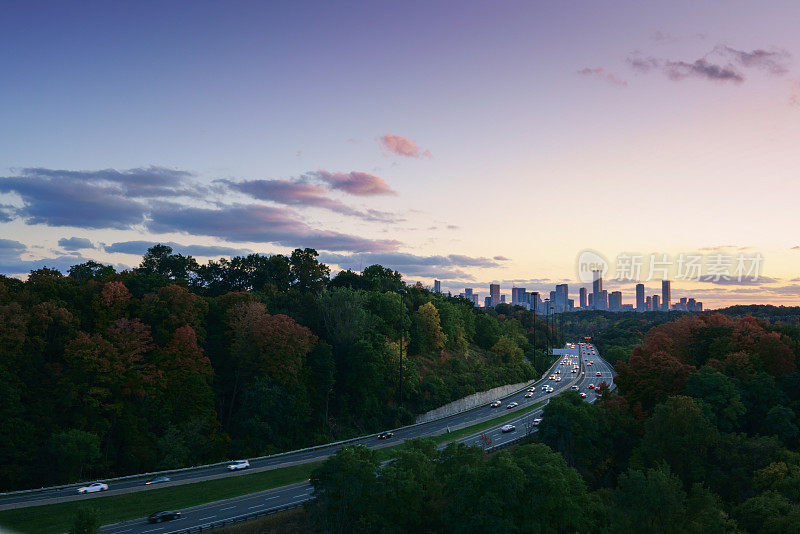 Don Valley Parkway (DVP)在多伦多